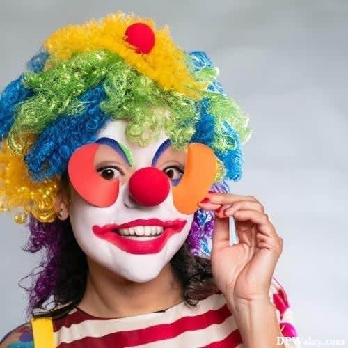 a young girl wearing a clown mask funny pics for dp 