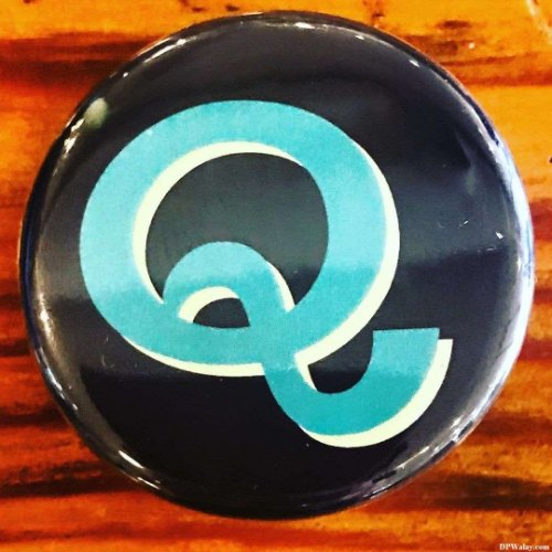 q logo button - button - 1 25mm
