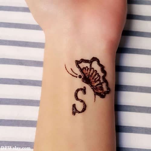 a tattoo on the wrist of a woman